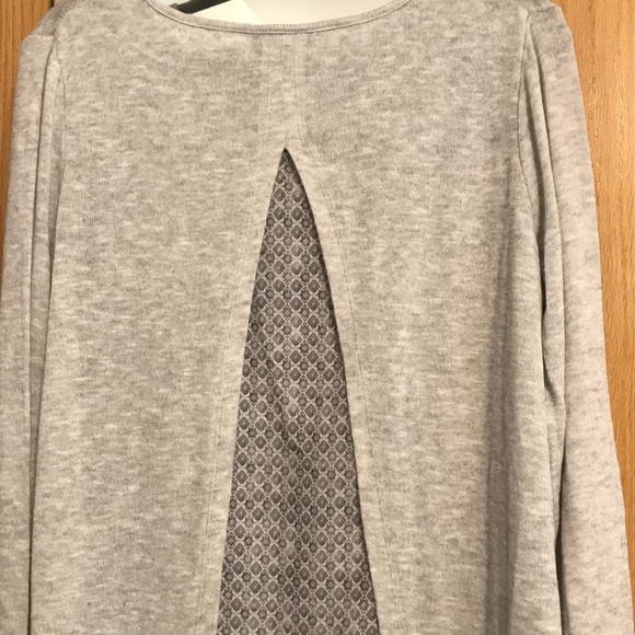 Gina Benotti Medium 2 layer look, split back, grey and white sweater/top combo - Picture 7 of 11